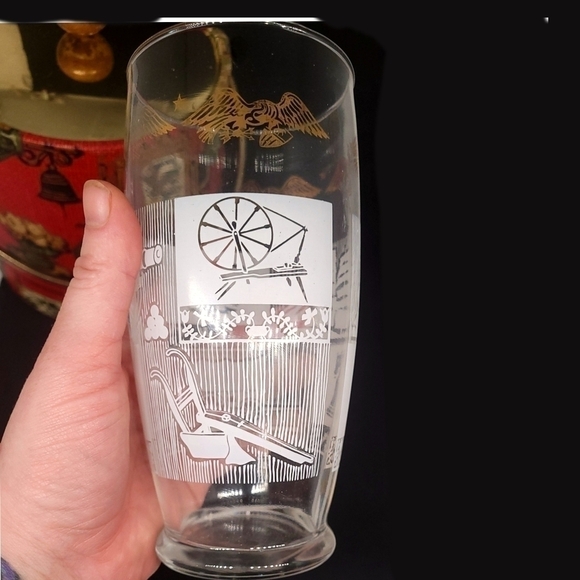 Vintage early American colonial eagle pattern ice bucket & 1 glass - Picture 5 of 10